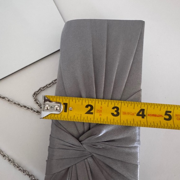 Charming Charlie RSVP Silver Satin Knot Clutch Chain Strap‎ Evening Bag - Picture 8 of 15